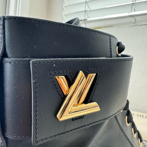 Louis Vuitton Wonderland Lace up Ankle Boots in Black Leather - Picture 4 of 5